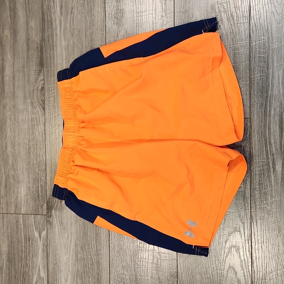Under Armour Shorts Euc Under Armour Heatgear Loose Mens Sz Sm